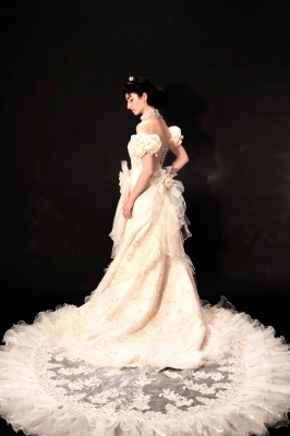 ヨーロピアンインポートドレスでワンランク上のＷＤ姿を　アリサ ウエディングサロンプレーチェ 写真画像