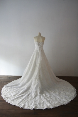 Ellie（エリー） Annie Bridal by P.R.A.H.