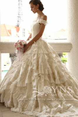 YNS WEDDING ウェディングドレス一覧： BRIDESウエディングドレス