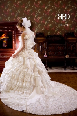 クローバーアース  BRIDAL COLLECTION OZ（ブライダル　コレクション　オズ）