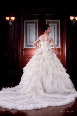 アントワネット  BRIDAL COLLECTION OZ（ブライダル　コレクション　オズ）