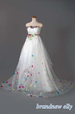 ブランニューエリー ウェディングドレス一覧： BRIDESウエディングドレス