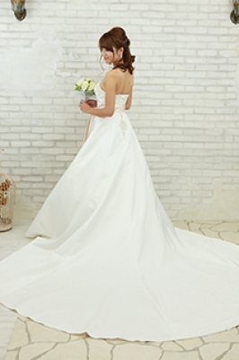 AR BRIDAL SALON TIARA